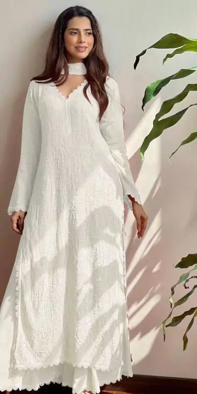 White Georgette Thread Embroidery Salwar Suit