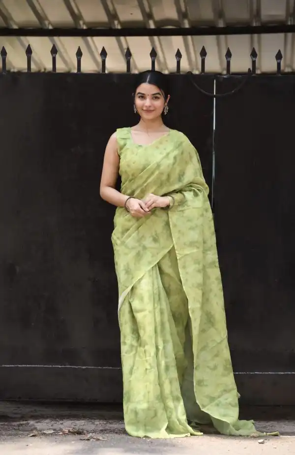 Sublime Green Color Linen Beautiful Digital Printed Work Saree