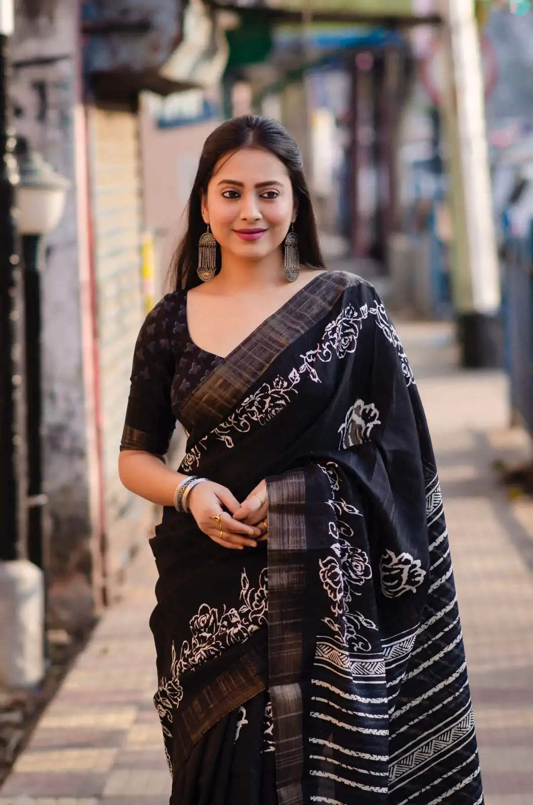 Superb Black Color Plain Linen Digital Printed All Over Saree - Image 2
