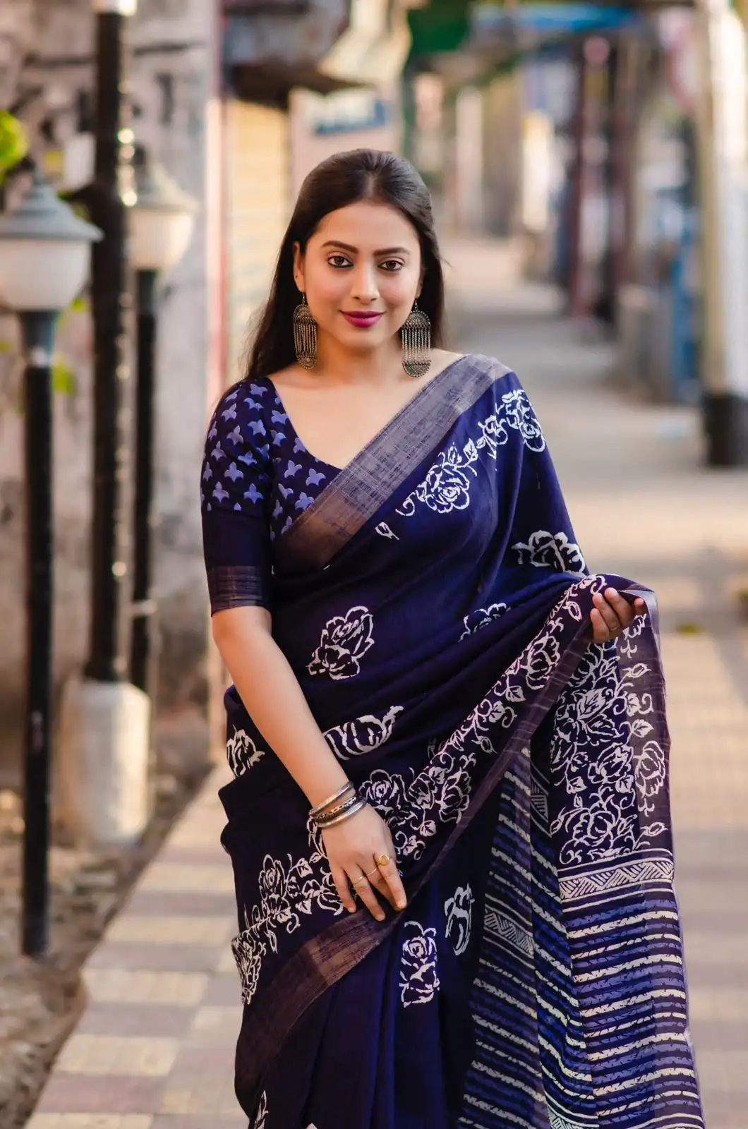 Superb Blue Color Plain Linen Digital Printed All Over Work Saree - Image 2