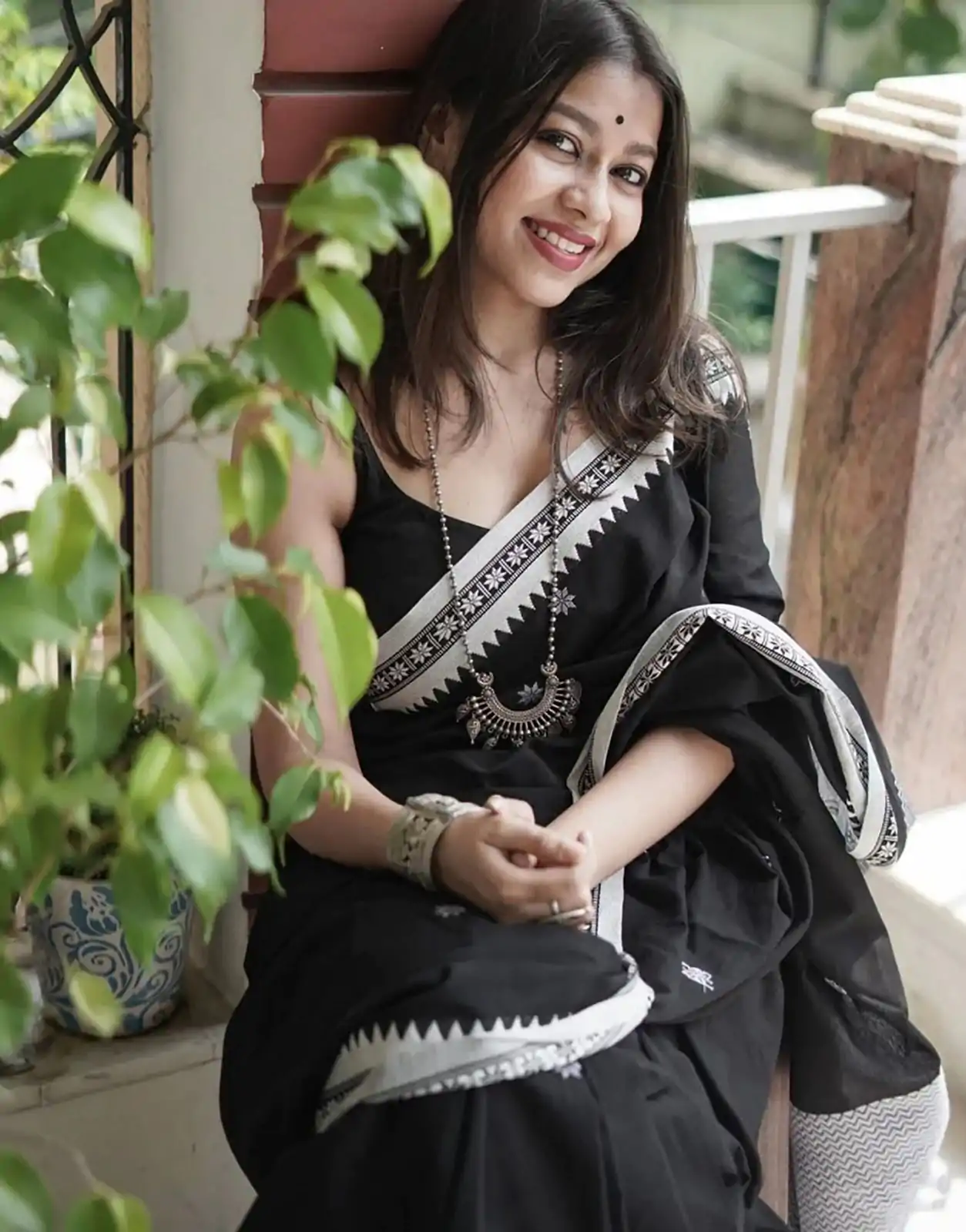 Resplendent Black Color Soft Lilan Slab Weaving Work Saree - Image 6