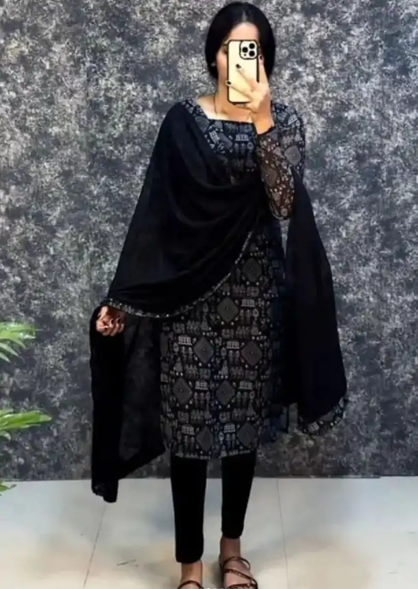 Splendorous Black Color Fox Georgette Printed Work Kurti