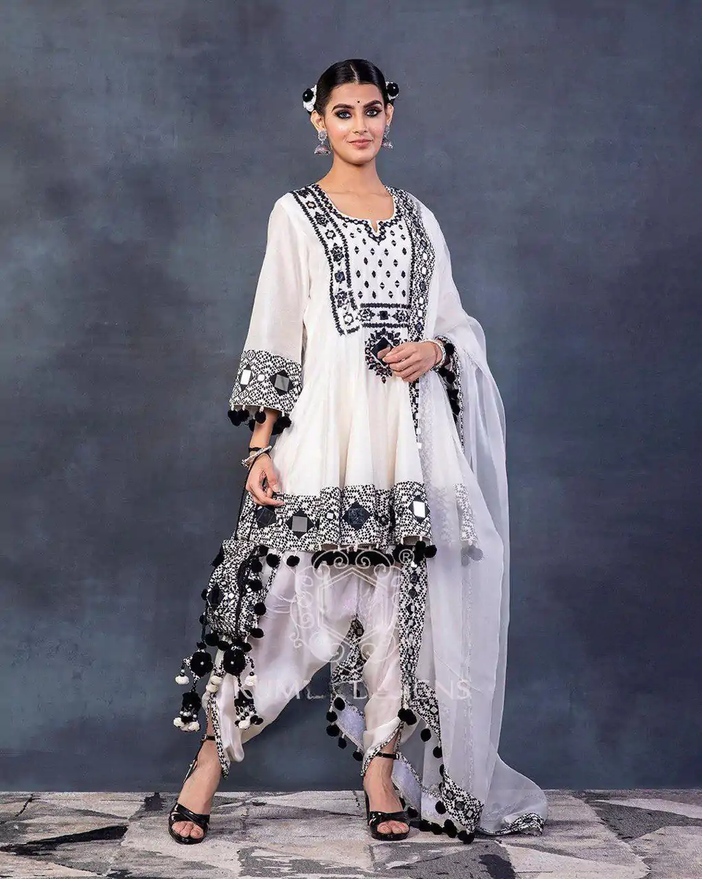 Aglow White Rajwadi Silk Embroidery Real Mirror Salwar Suit - Image 2