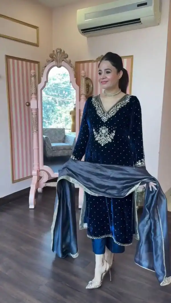 Everlasting Navy Blue Color Viscos Velvet Thread Work Salwar Suit
