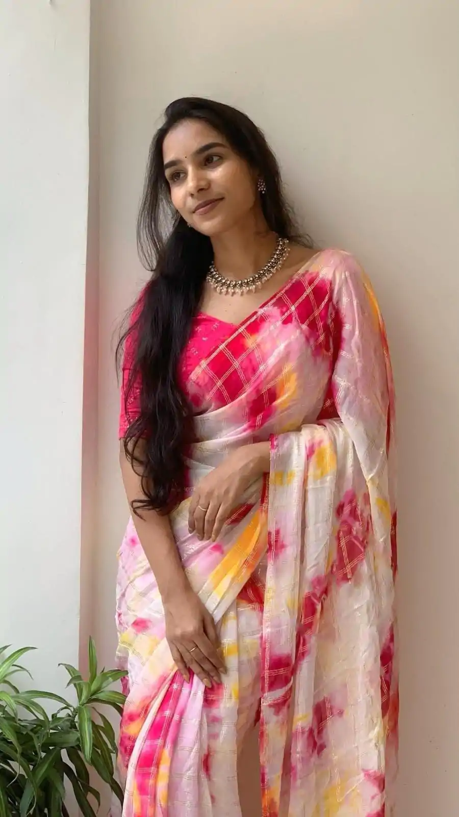 Classic Pink Color Viscose Georgette Shibori Hand Dyeing Jari Work Saree - Image 3