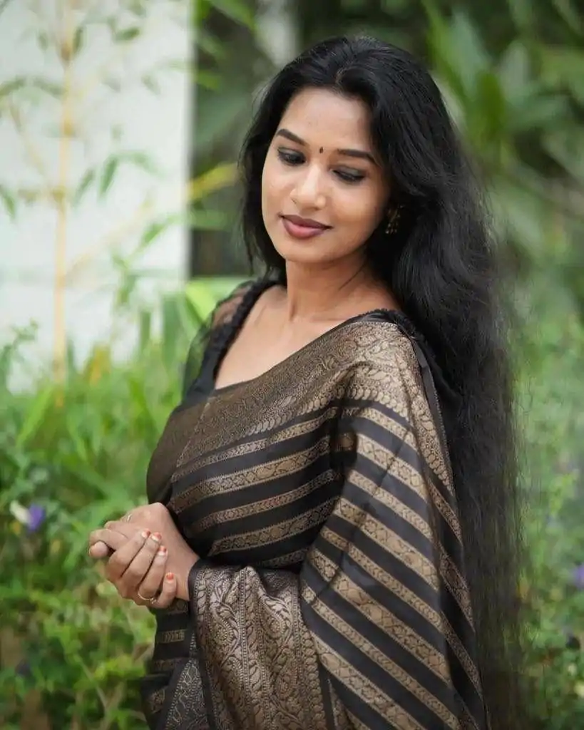 Fantastic Black Color Soft Lichi Silk Jacquard Work On All Over Saree - Image 2