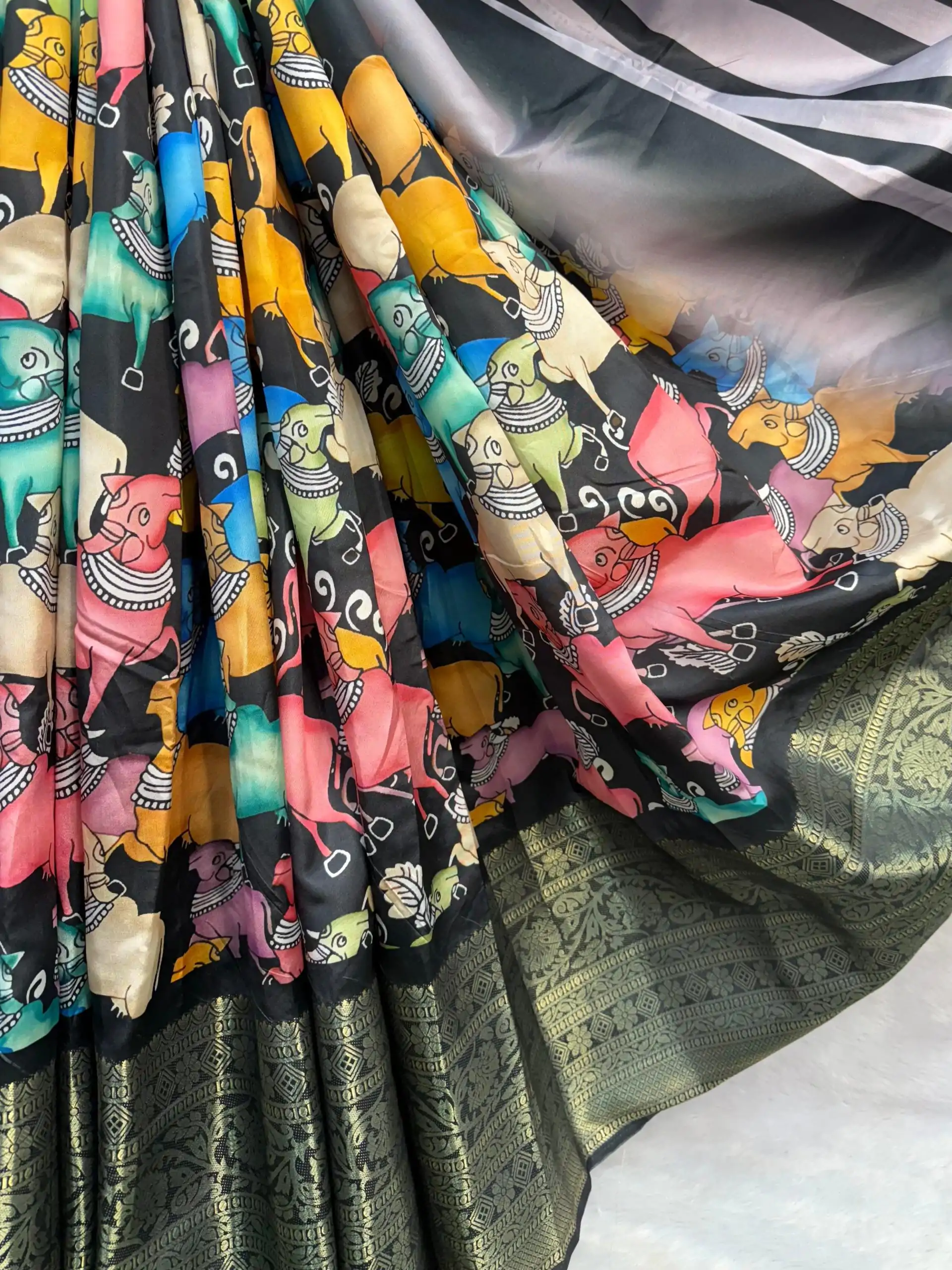Perfect Black Color Jacquard Dola Silk With Kalamkari Print Saree - Image 2