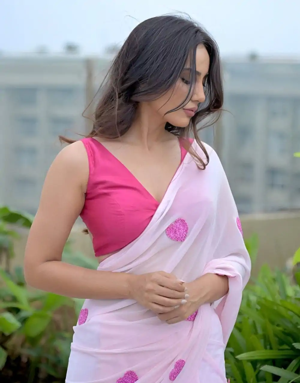 Stunning Light Pink Color Soft Georgette Silk With Embroidery Heart Design Saree - Image 5