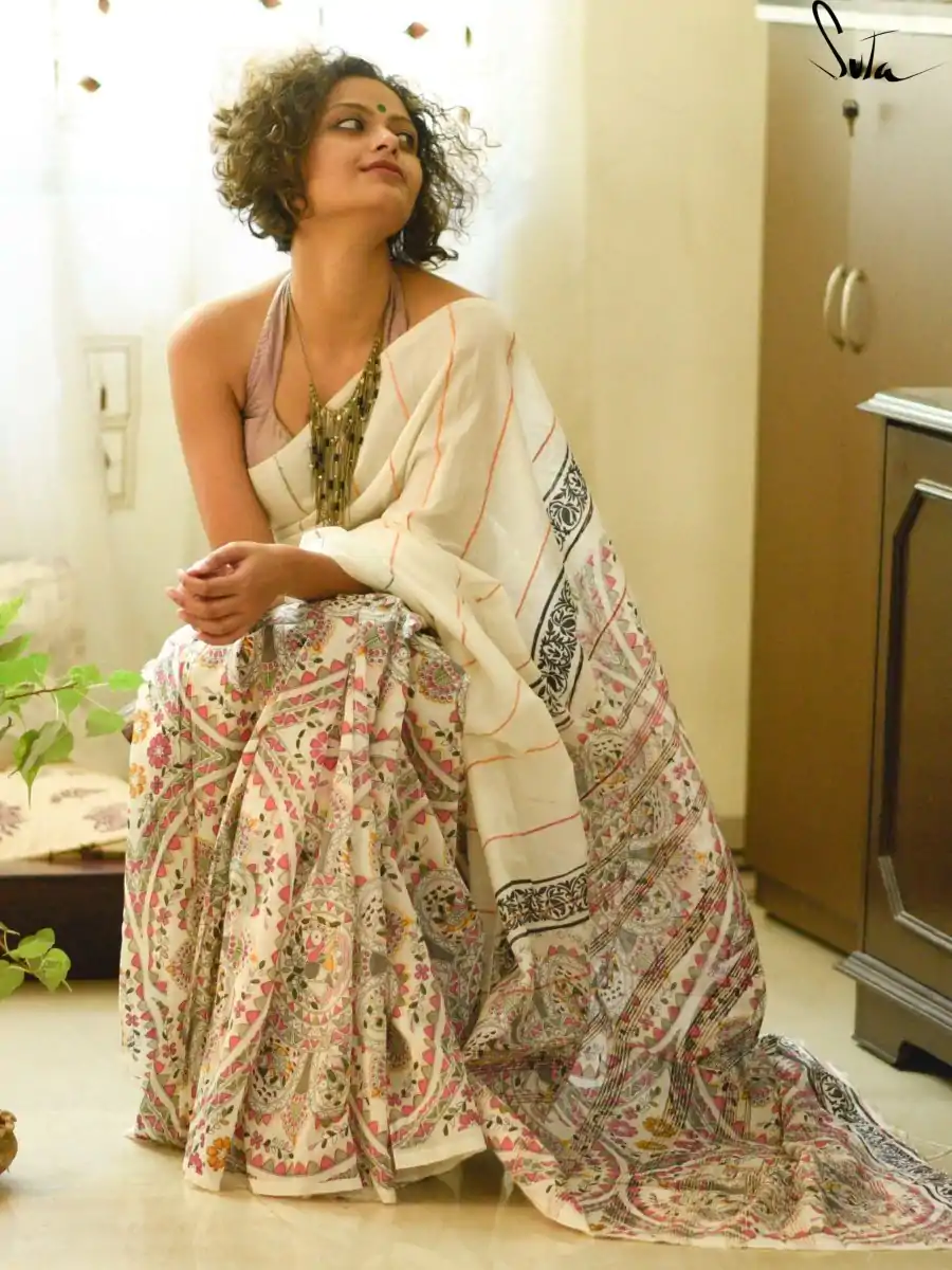 Wonderful White Color Heavy Dola Silk Digital Print Saree - Image 4