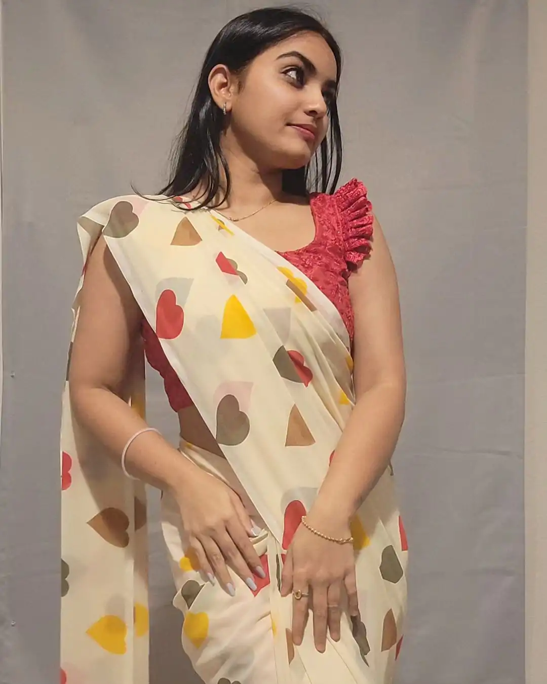 Amazing Half White Color Soft Georgette Silk Digital Print Heart Design Ready To Wear Saree - Image 3