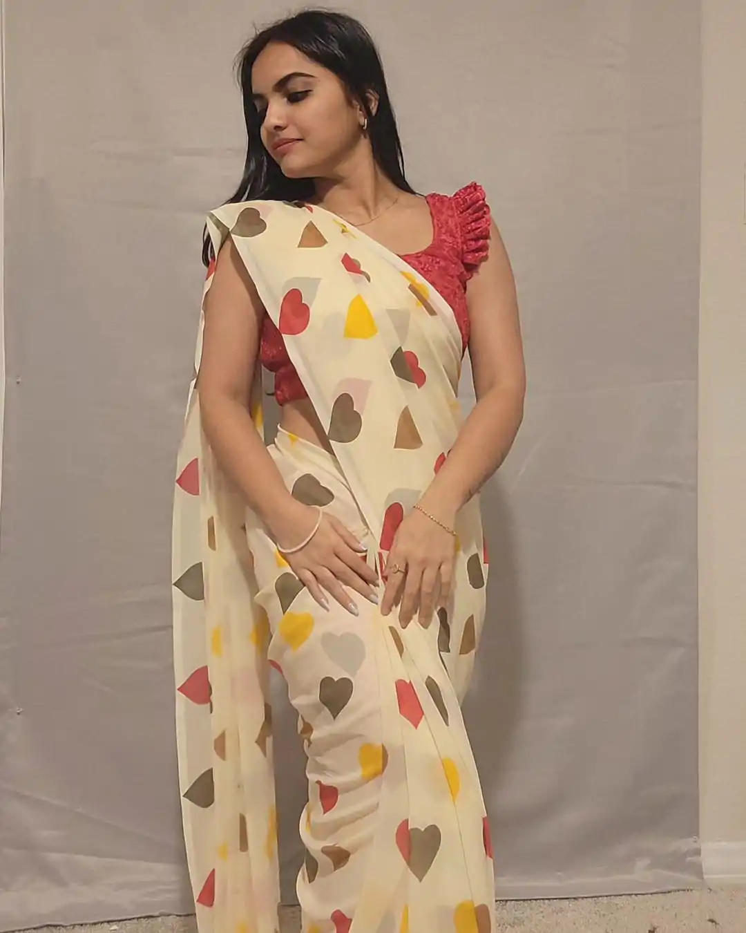 Amazing Half White Color Soft Georgette Silk Digital Print Heart Design Ready To Wear Saree - Image 5