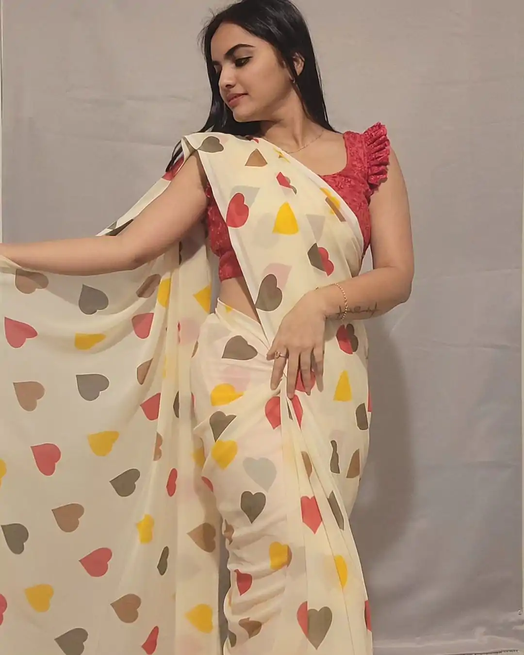 Amazing Half White Color Soft Georgette Silk Digital Print Heart Design Ready To Wear Saree - Image 6