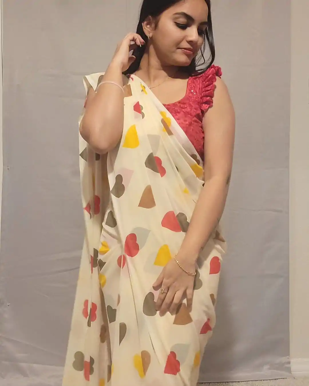 Amazing Half White Color Soft Georgette Silk Digital Print Heart Design Ready To Wear Saree - Image 7