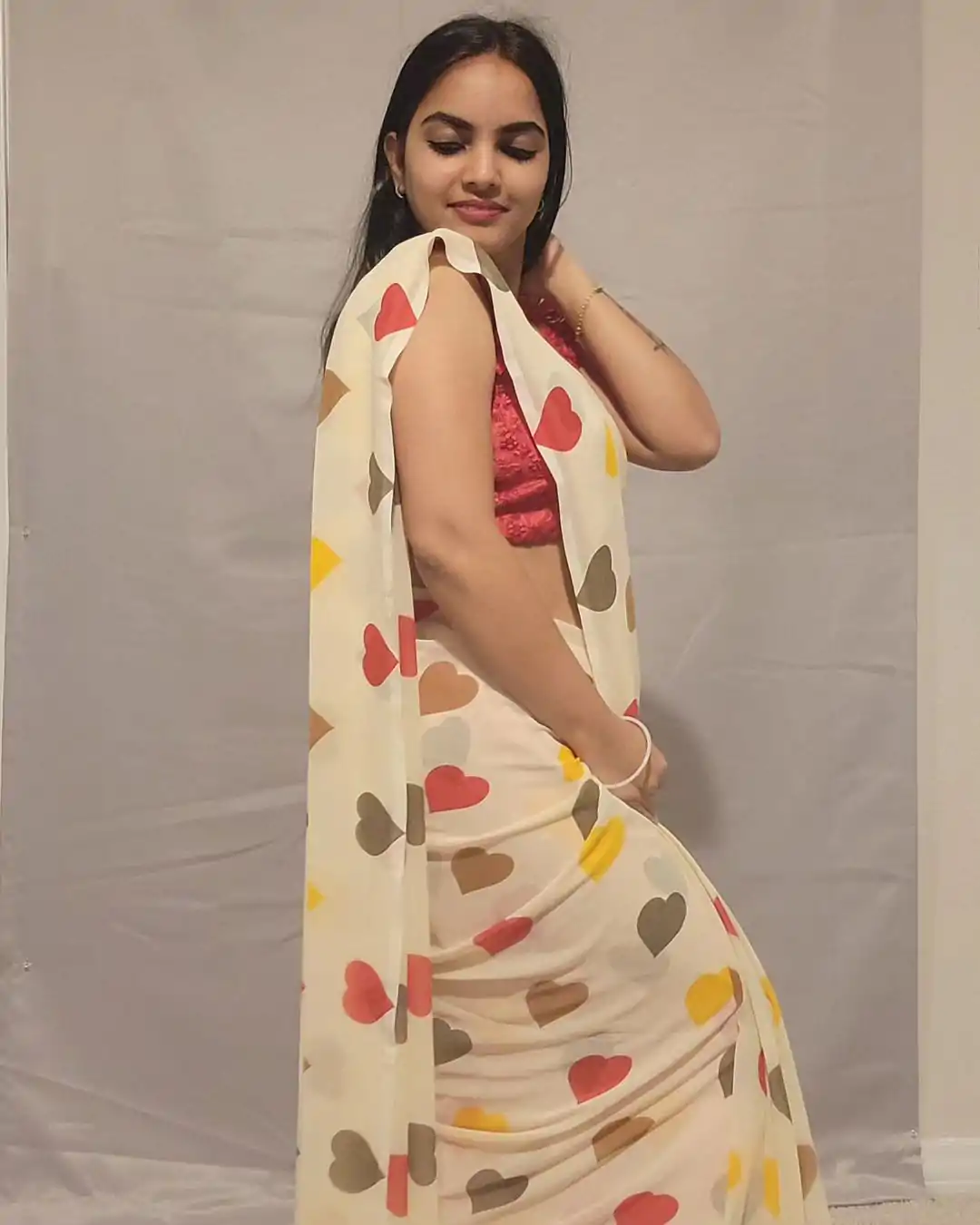 Amazing Half White Color Soft Georgette Silk Digital Print Heart Design Ready To Wear Saree - Image 8