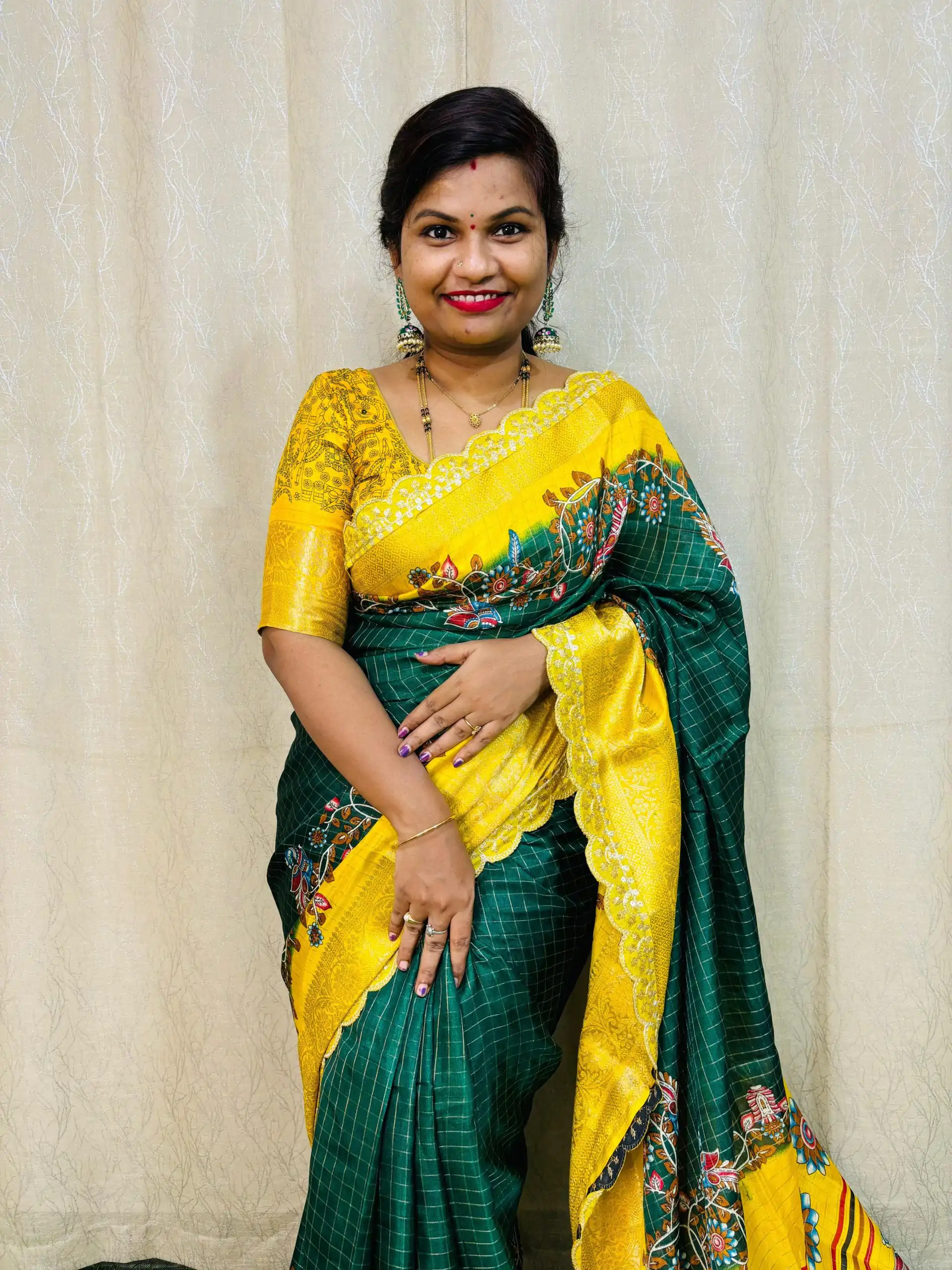 Graceful Green Color dola mangalagiri checks All Over Kalamkari Floral Print Saree - Image 3