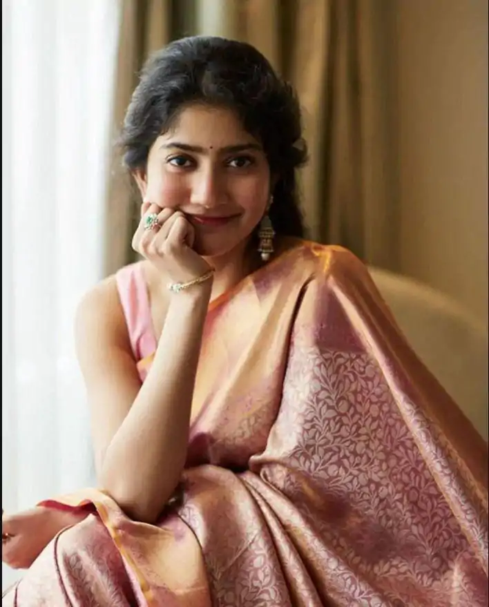 Perfect Pink Color Soft Litchi Silk Jacquard Work On All Over Saree - Image 3
