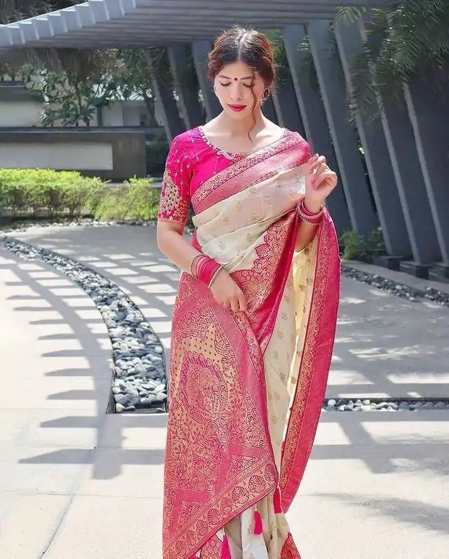 Superb Half White Color Soft Lichi Silk Jacquard Work On All Over Saree - Image 10