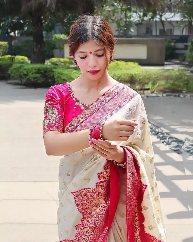 Superb Half White Color Soft Lichi Silk Jacquard Work On All Over Saree - Image 3