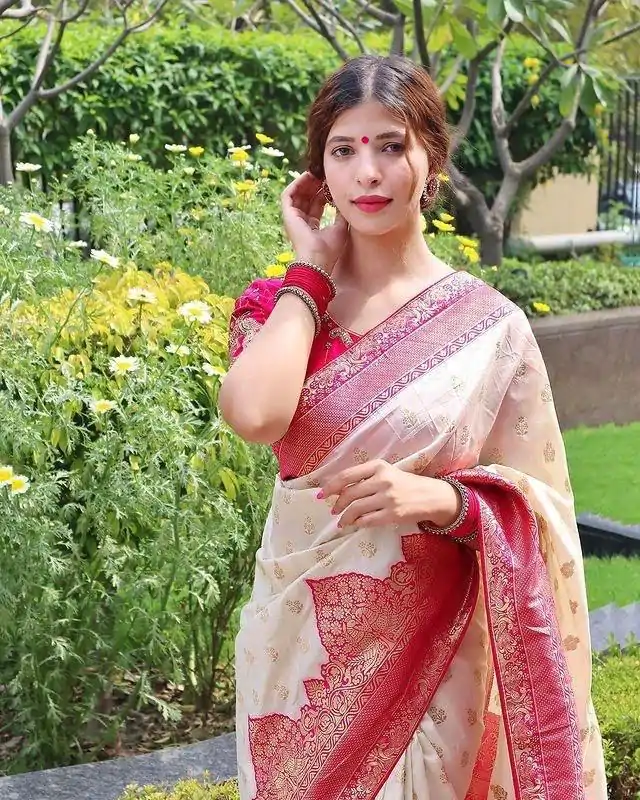 Superb Half White Color Soft Lichi Silk Jacquard Work On All Over Saree - Image 5
