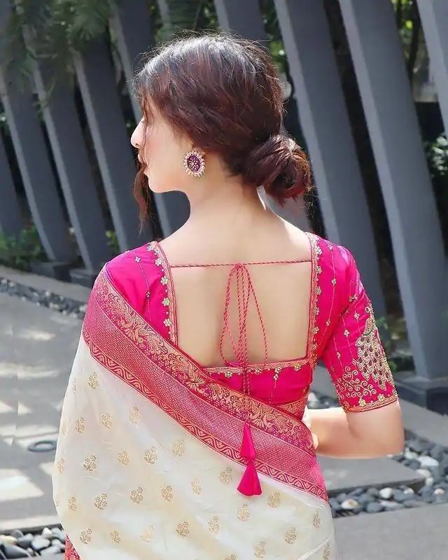 Superb Half White Color Soft Lichi Silk Jacquard Work On All Over Saree - Image 6