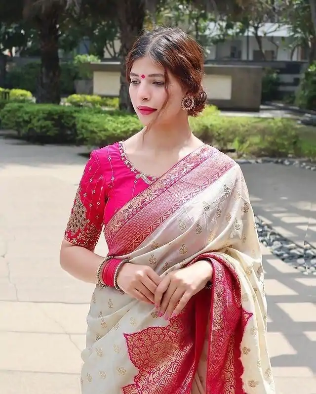 Superb Half White Color Soft Lichi Silk Jacquard Work On All Over Saree - Image 2