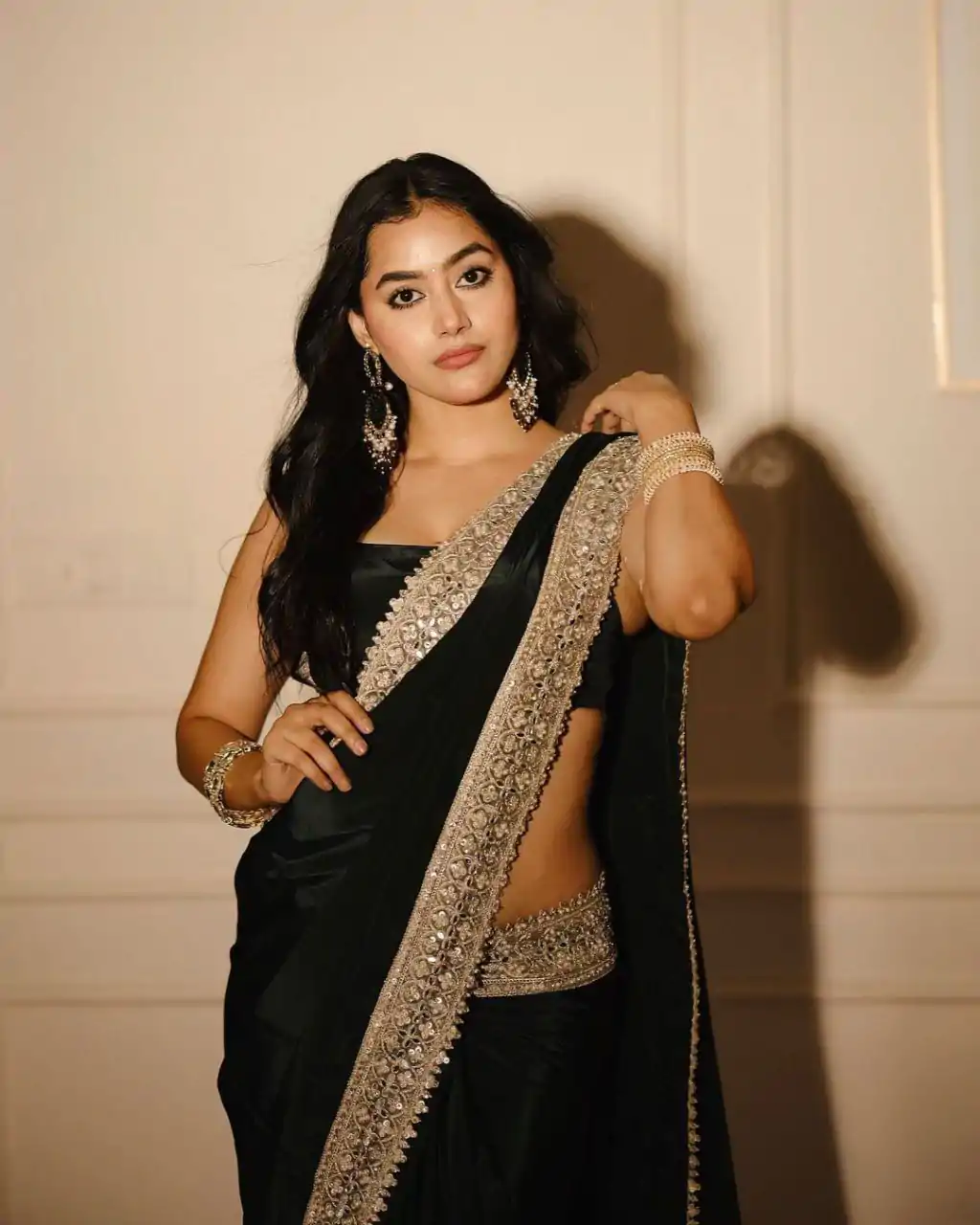 Wonderful Black Color VI Chitra Silk Embroidery Sequence & Coadding Lace Border Saree - Image 4