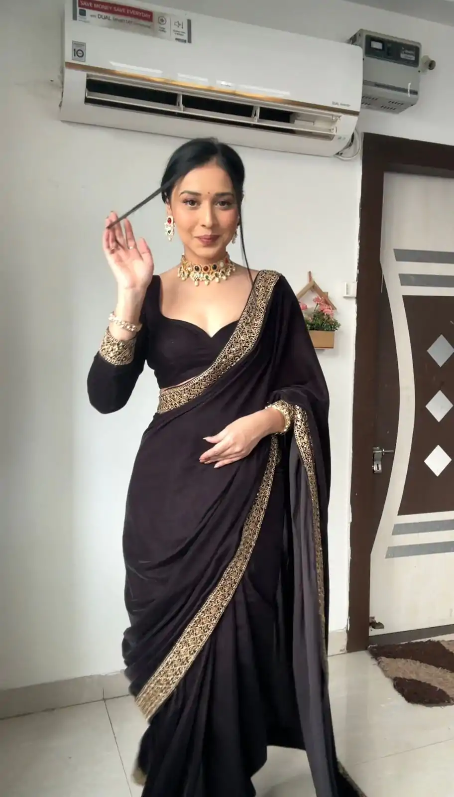 Beautiful Black Color Pure 9000 Velvet With Embroidery Lace Border Saree - Image 3