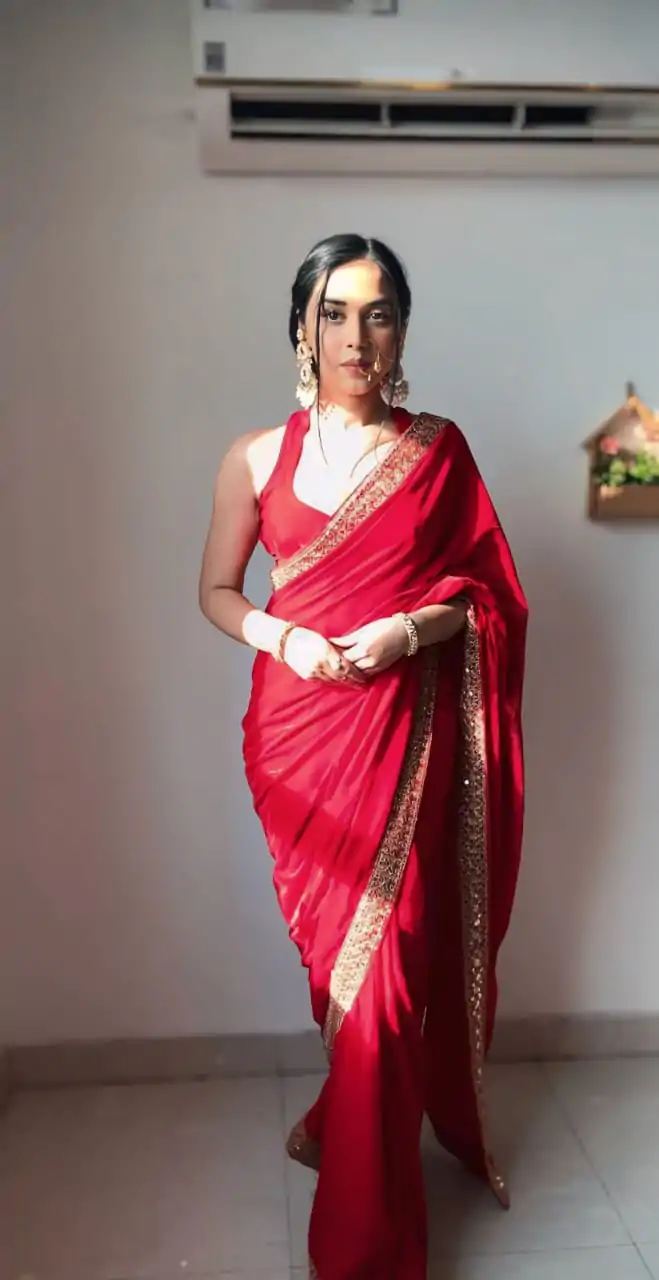Beautiful Red Color Pure 9000 Velvet With Embroidery Lace Border Saree - Image 5