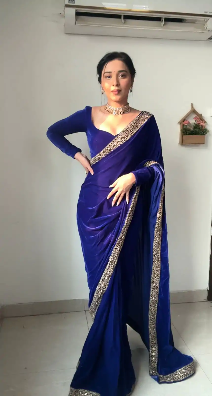 Beautiful Royal Blue Color Pure 9000 Velvet With Embroidery Lace Border Saree - Image 3