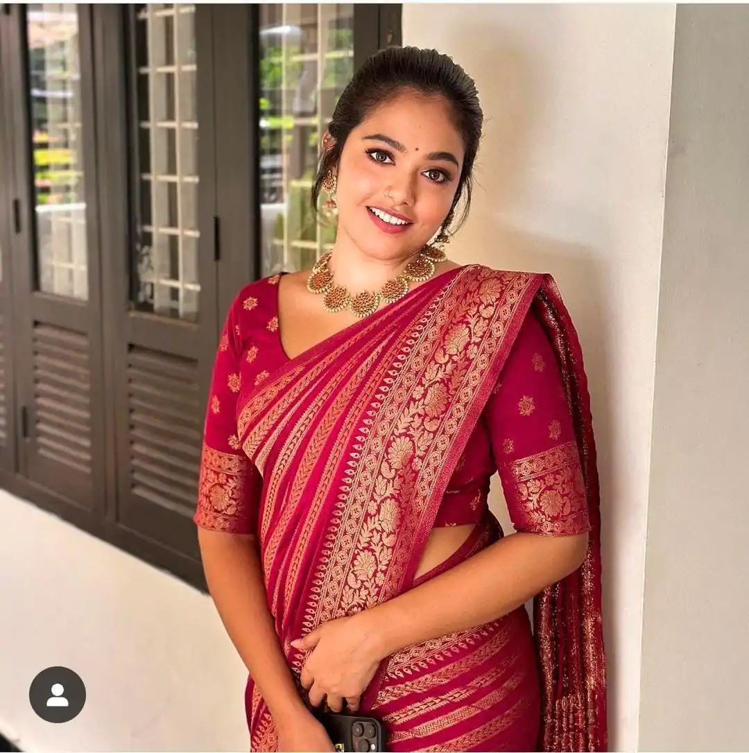 Bright Red Color Soft Litchi Silk On All Over Saree - Image 4