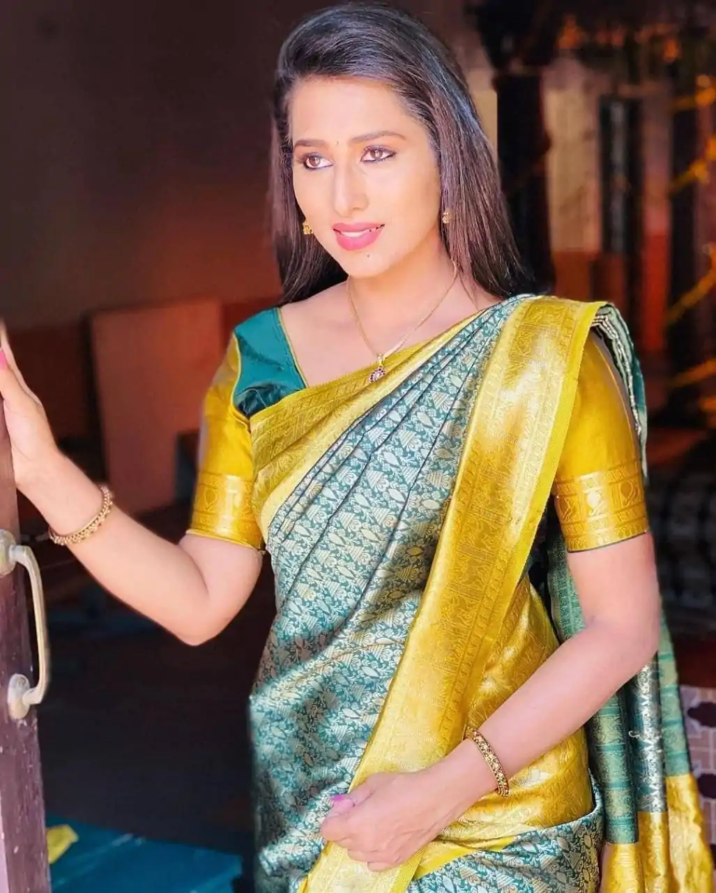 Cute Green Color Lichi Silk Jacquard Work On All Over Saree - Image 2