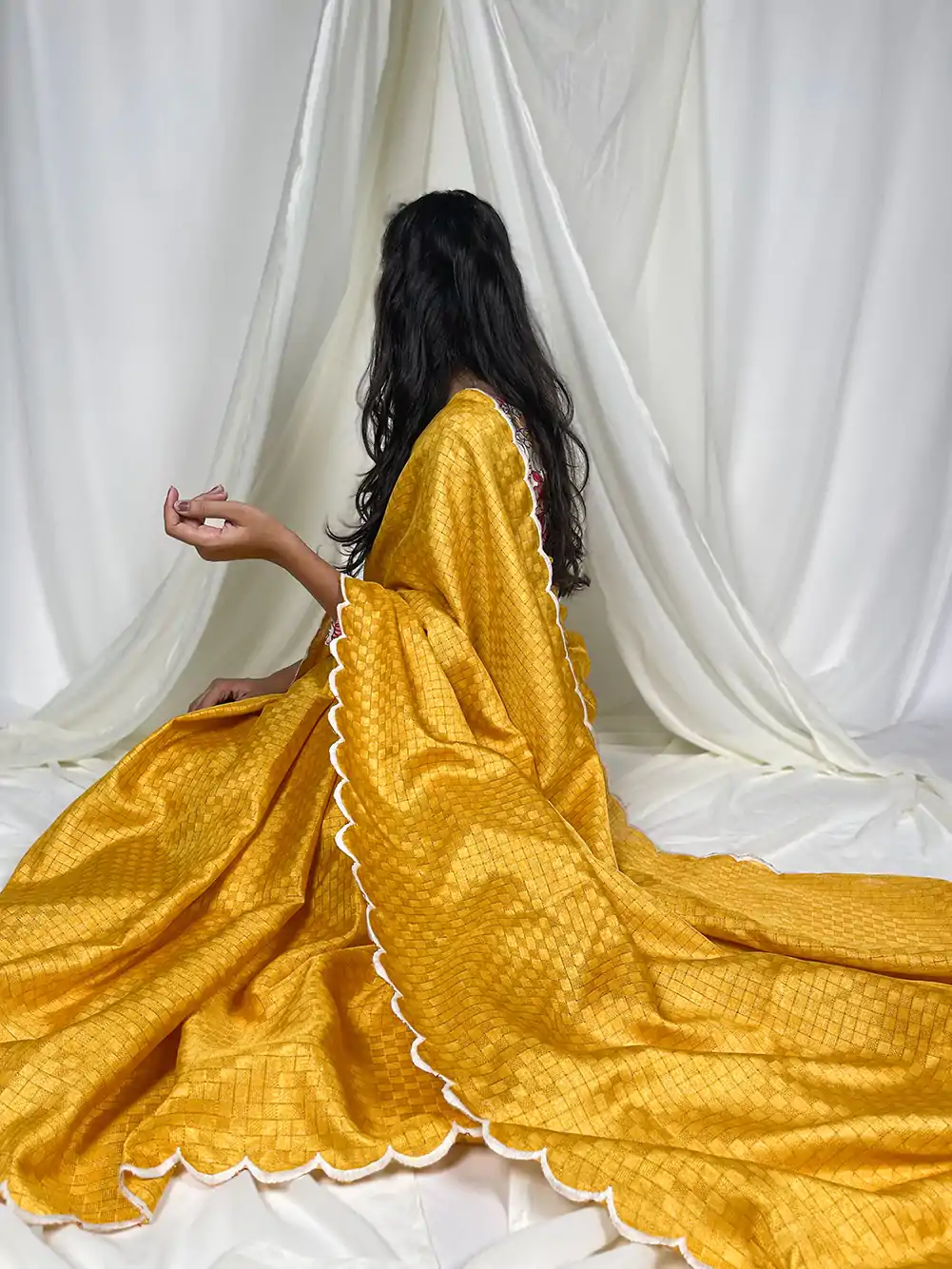 Dazzling Yellow Color Gadwall Chex Arce Work Saree - Image 4