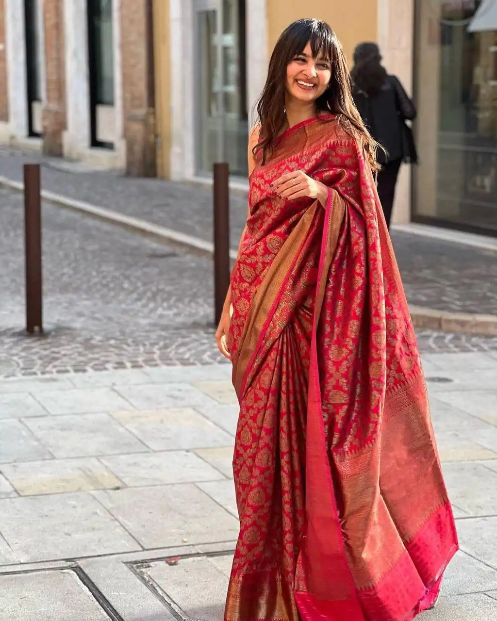 Fancy Red Color Soft Litchi Silk Jacquard Work Saree - Image 2