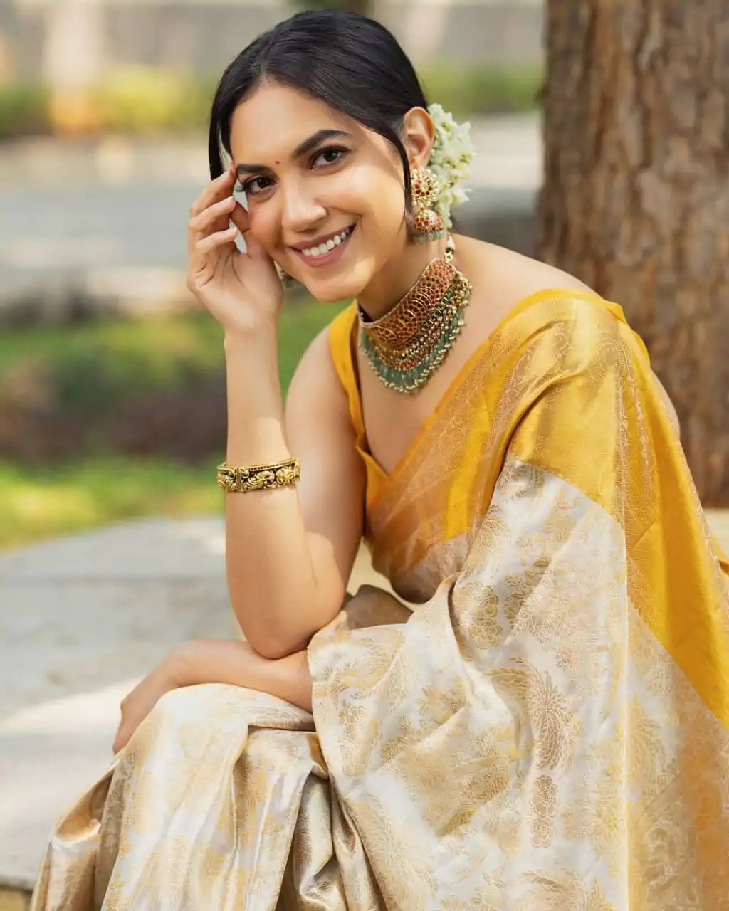 Fantastic Yellow Color Soft Lichi Silk Golden Jari Jacquard border Saree - Image 2