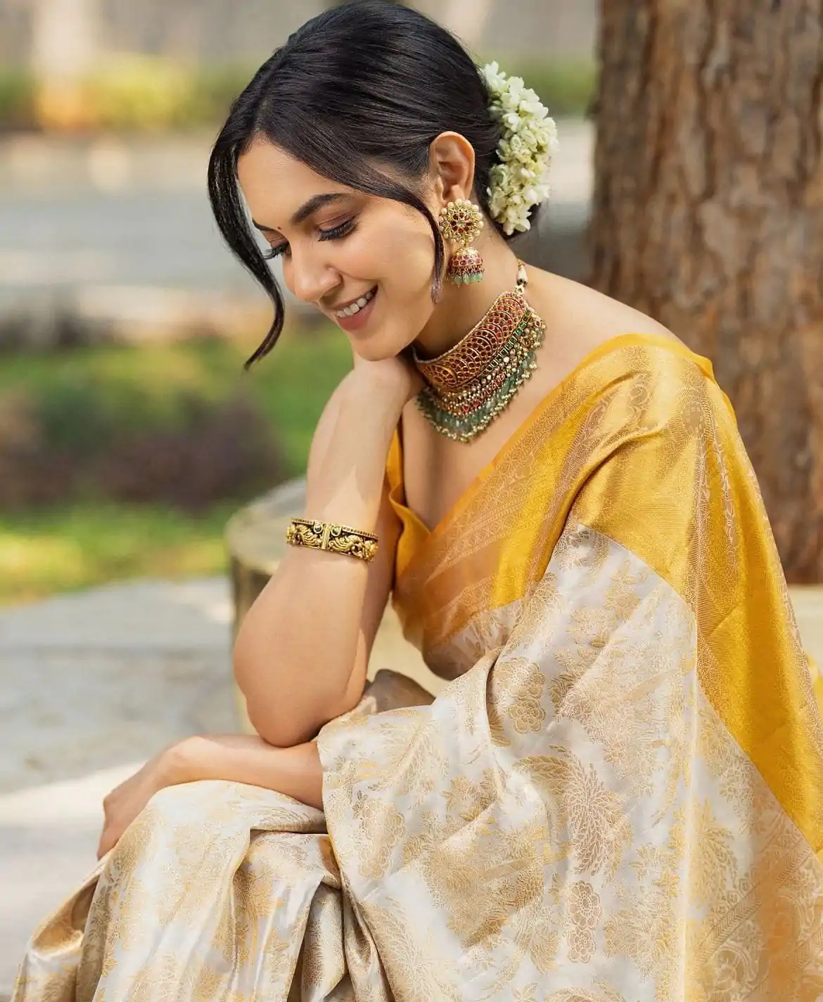 Fantastic Yellow Color Soft Lichi Silk Golden Jari Jacquard border Saree - Image 6
