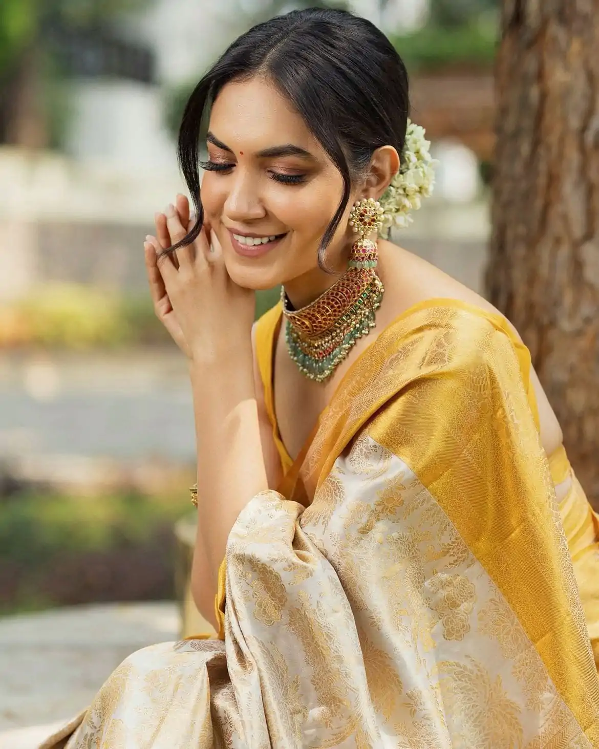 Fantastic Yellow Color Soft Lichi Silk Golden Jari Jacquard border Saree - Image 7