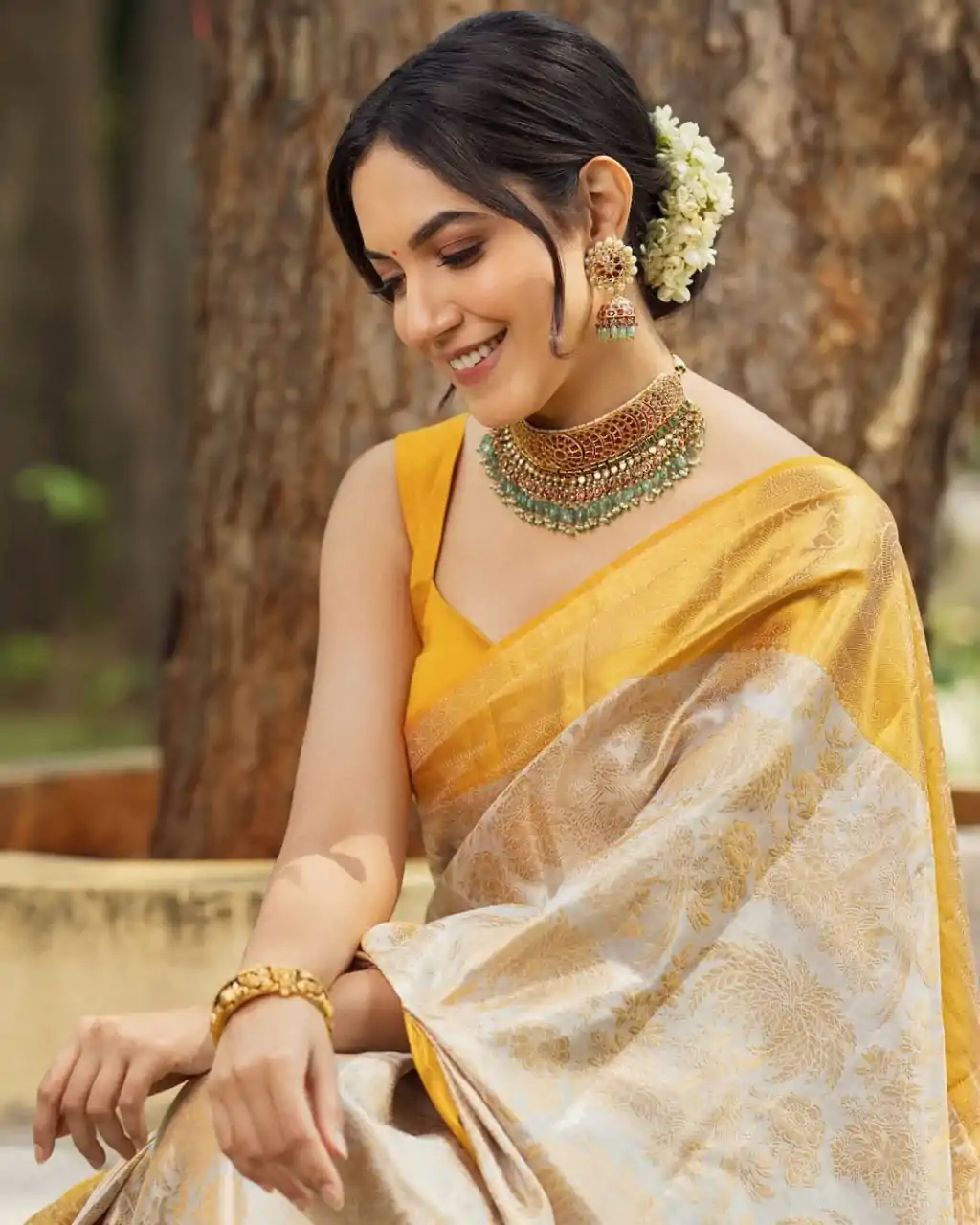 Fantastic Yellow Color Soft Lichi Silk Golden Jari Jacquard border Saree - Image 8