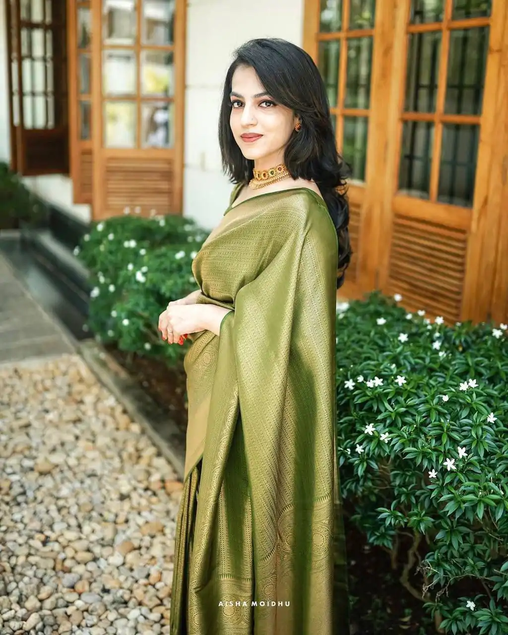 Glowing Mehndi Color Lichi Silk Jacquard Work On All Over Saree - Image 4