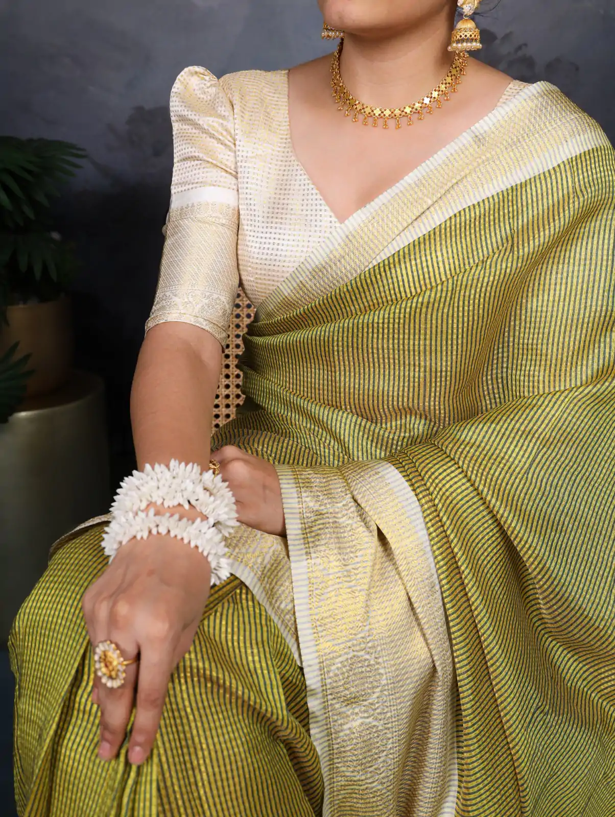 Magical Green Color Jacquard Chex Zari Weaving Work Saree - Image 3