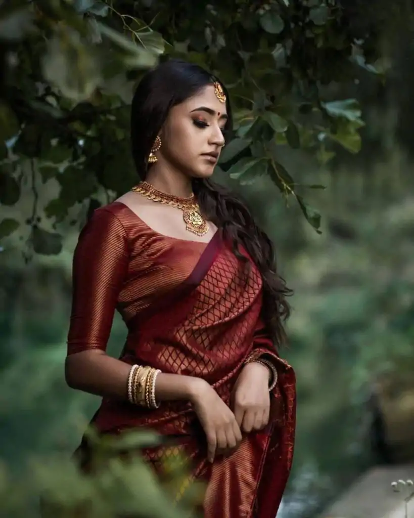 Nice Maroon Color Soft Litchi Silk jacquard Work On All Over Saree - Image 3