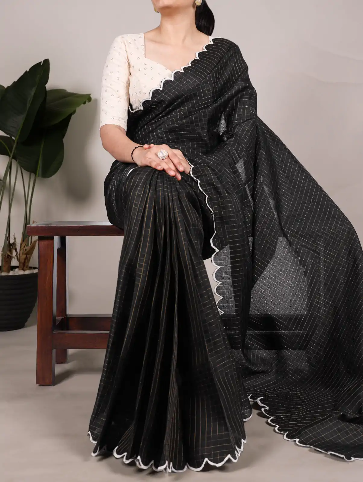 Black Gadhawal Arca Work Saree - Image 3