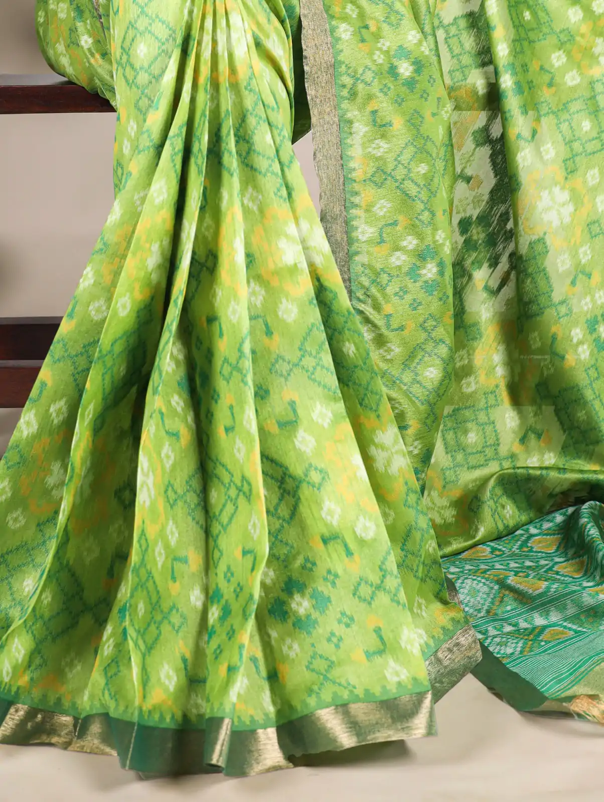 Green Jacquard Patola Saree - Image 3