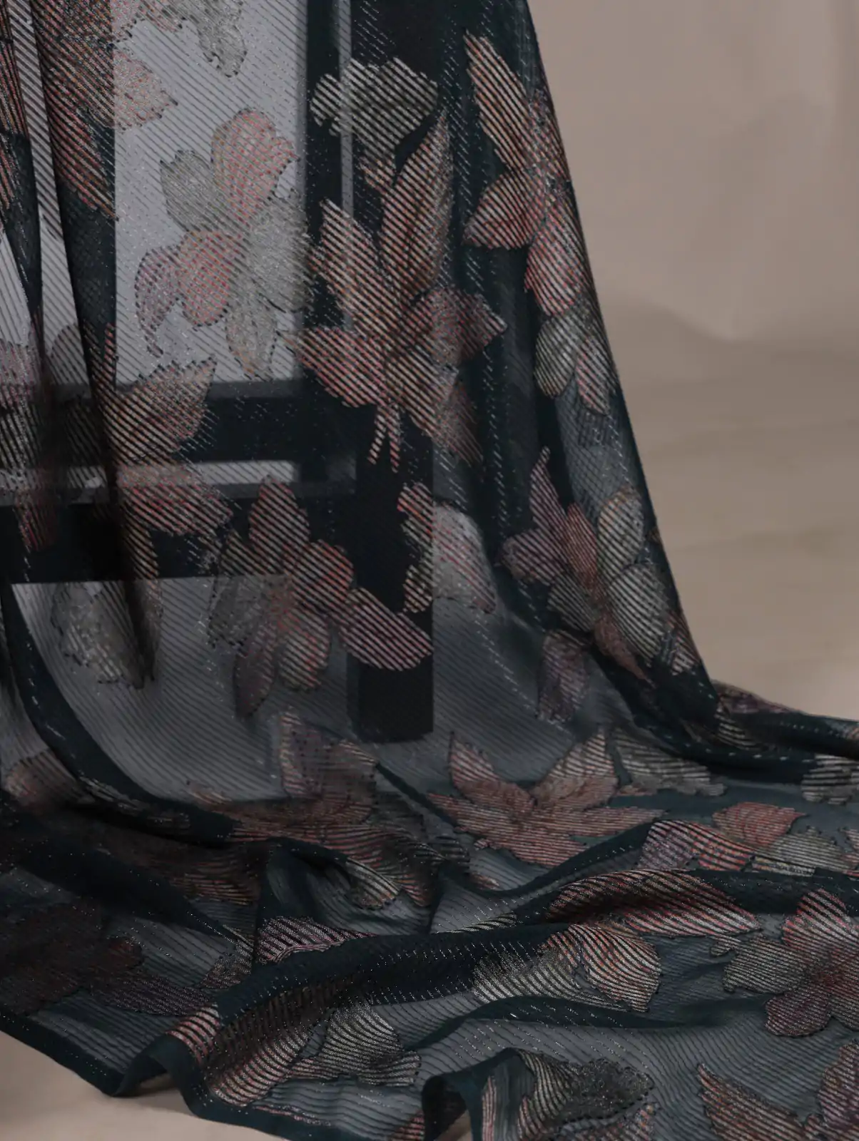 Green Lurex Floral Viscose Saree - Image 3