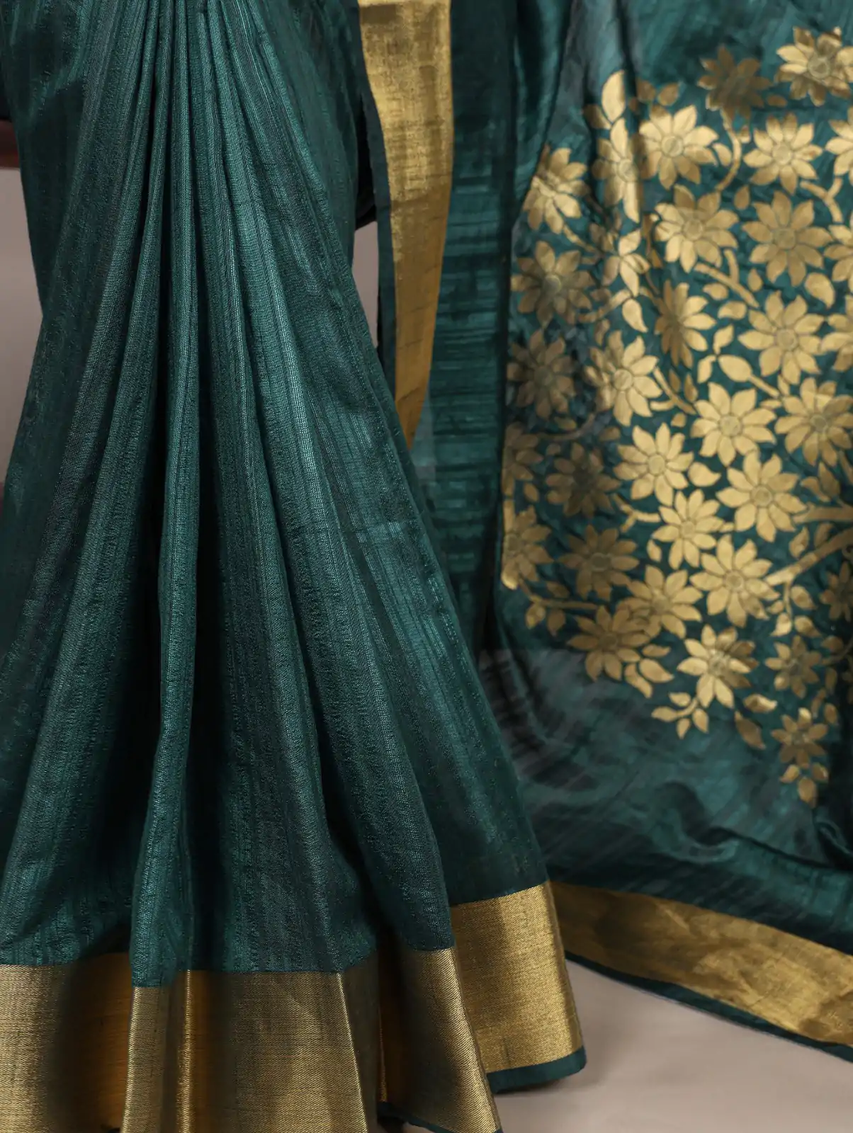 Green Raw Silk Zari Weaving Saree - Image 3