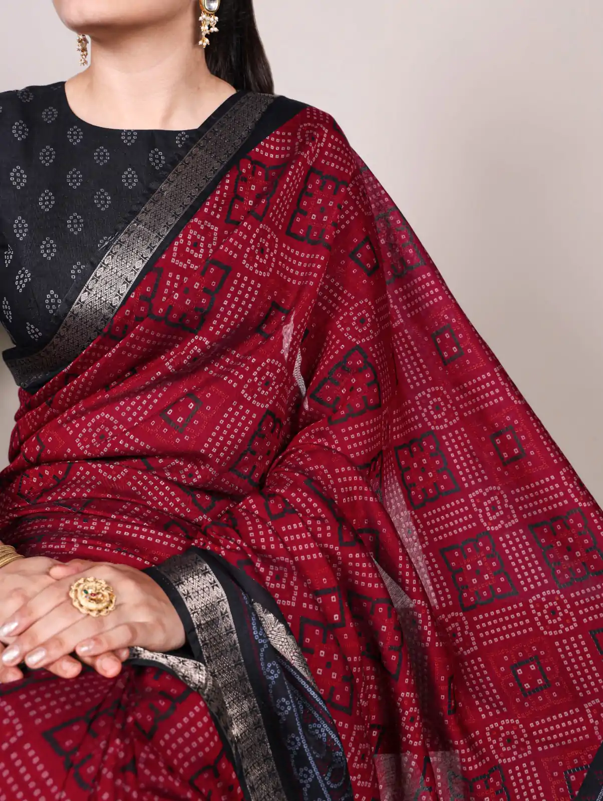 Maroon Polyester Weaving Printed Saree - Image 2