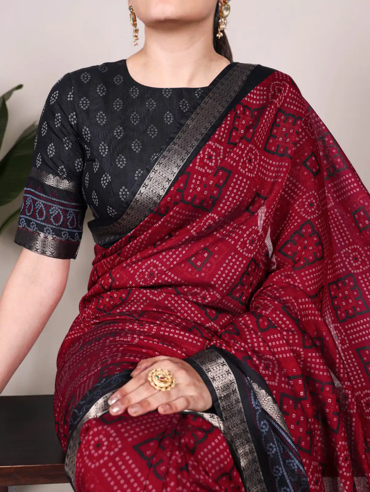 Maroon Polyester Weaving Printed Saree - Image 3