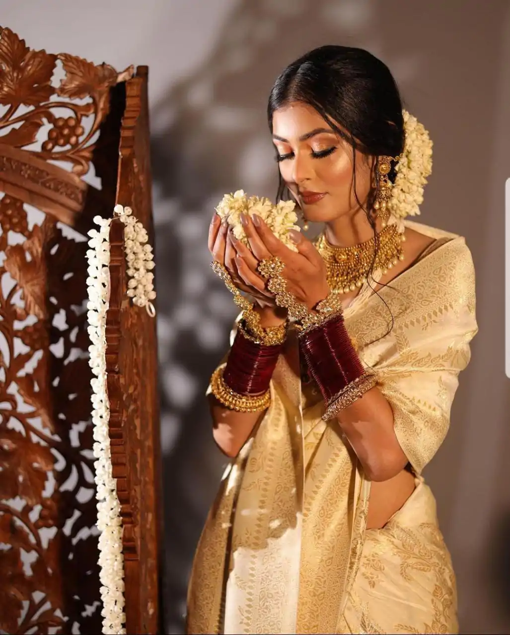 Off White Soft Lichi Silk Jacquard Saree - Image 5