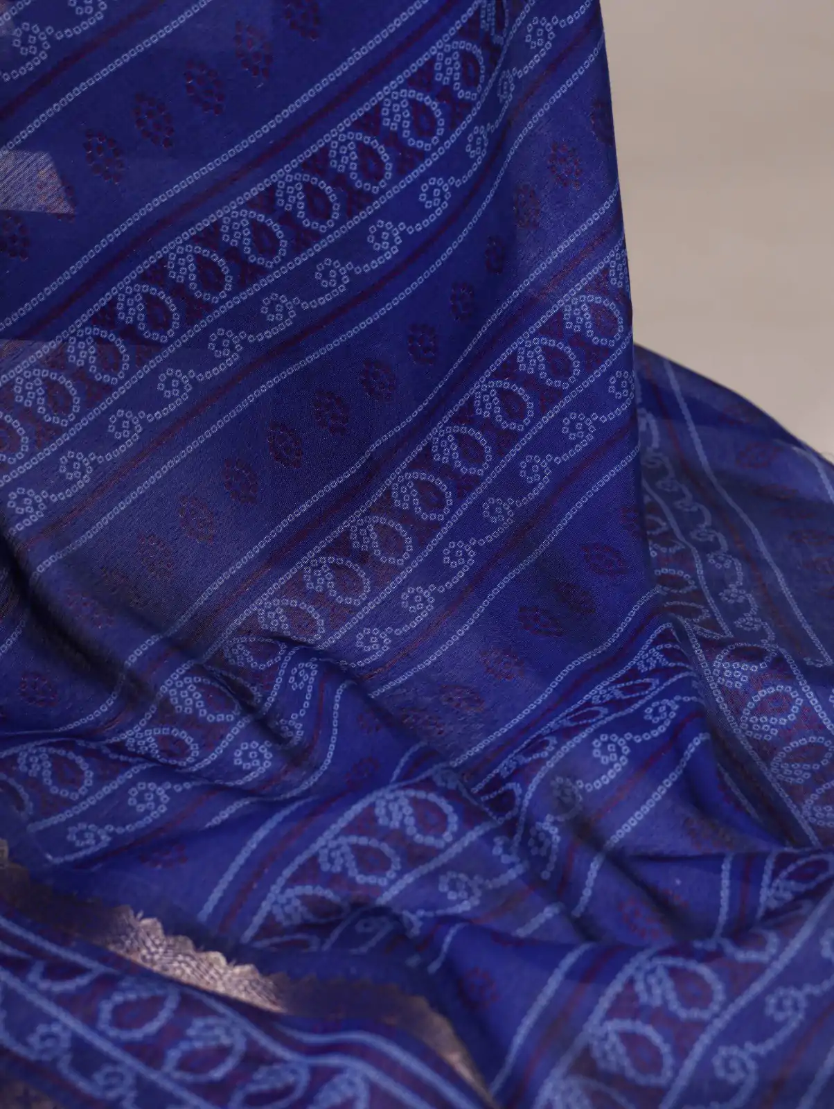 Purple Polyester Weaving Printed Saree - Image 3