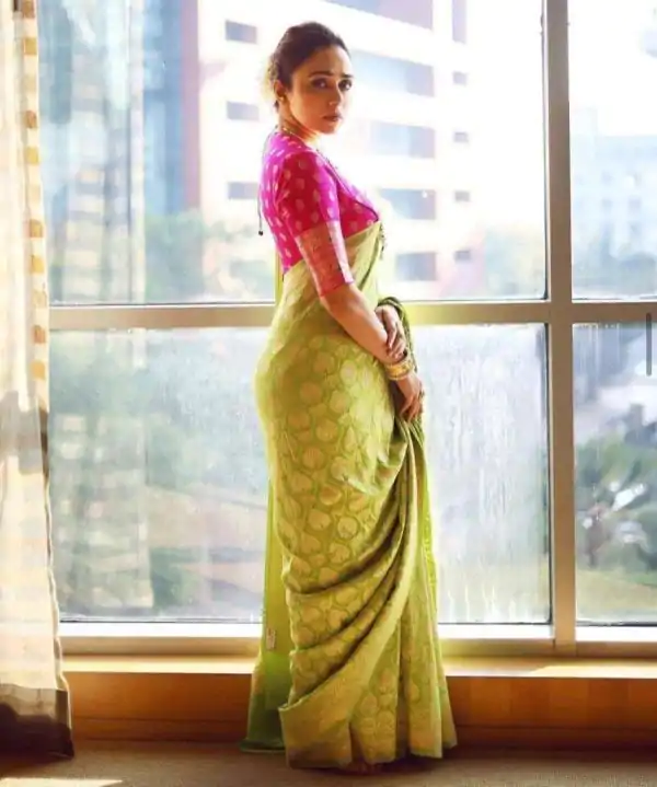 Parrot Green Soft Lichi Silk Lace Border Saree