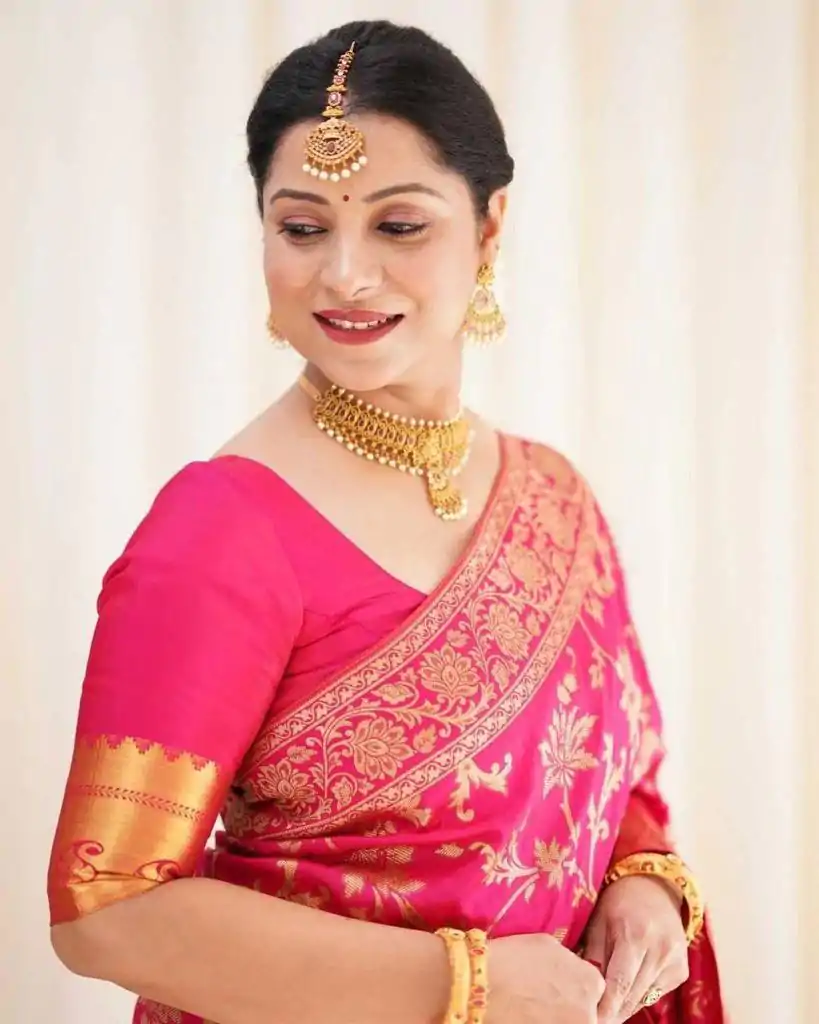KP 4077 Pink Soft Lichi Silk Saree Perfect for Wedding, Party, Baisakhi, Temple Visit, Anniversary . Best Price ₹1349. Delivery 4-6 Working Days. | Bollywood Sarees, Creative Sarees, Designer Sarees, Embroidered Sarees, Ethnic Saree, Modern Digital sarees, Party Wear Sarees, Sarees